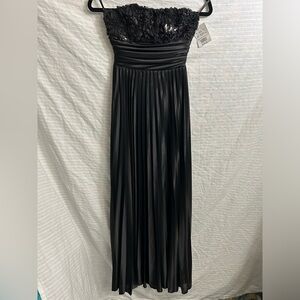 NWT Speechless Women's Dress Strapless  Pleated Flowers Sequins Black Sz  1. B10
